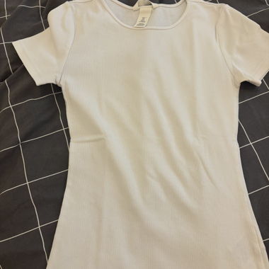 basic white t-shirt