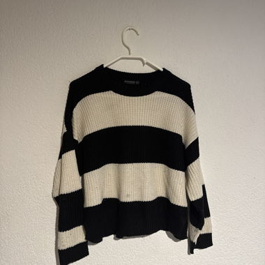 Black-and-cream knitted sweater