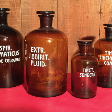 Apothekerflasche braun mit Etikett