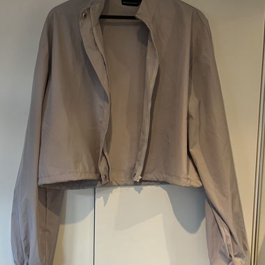 PrettyLittleThing giacca corta beige