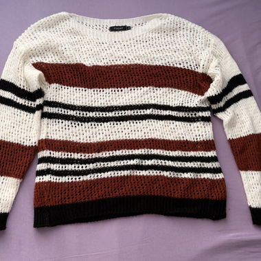 Pullover traforato a righe