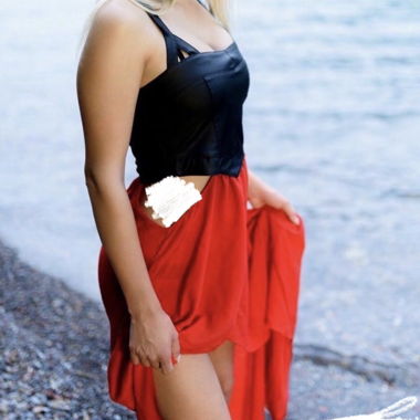 Bellissimo vestito rosso / nero in ecopelle Gr. S