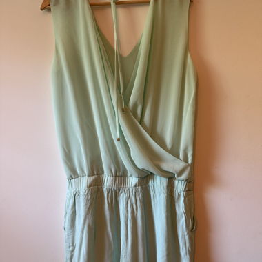 Mintfarbener ärmelloser Jumpsuit