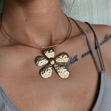 GOLD FLOWER CHOKER