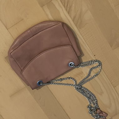 Rosa -Handtasche mit Kette