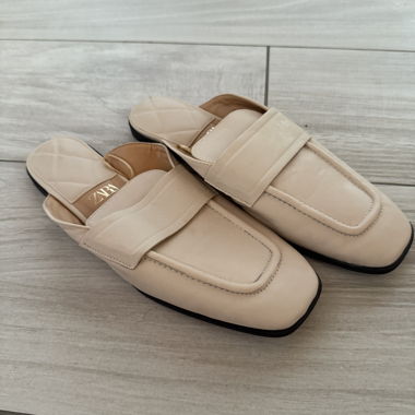 ZARA Beigefarbene Mules