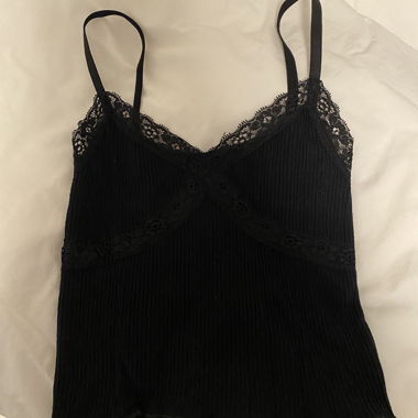 Haut noir en dentelle, expédition 2fr