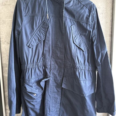 Veste à capuche bleue
