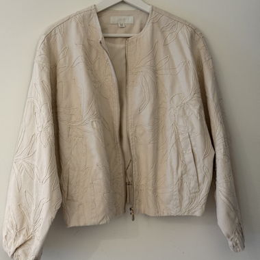 Beige Jacke mit Blumenmuster