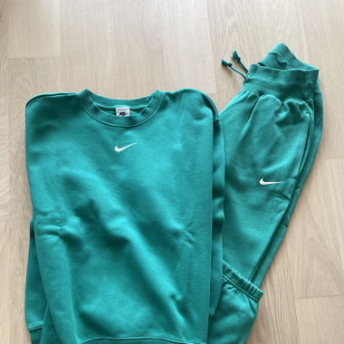 Ensemble Nike – Taille S (Haut) / XS (Pantalon)