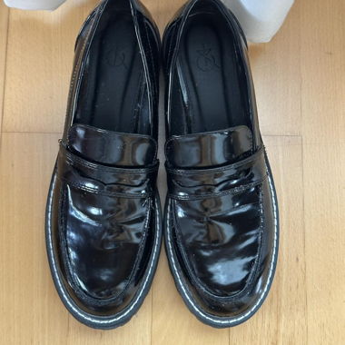 Mocassins en cuir verni noir