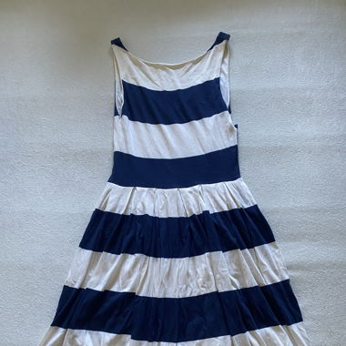 Robe bleue et blanche 