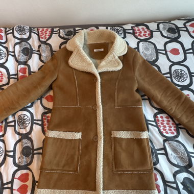Cappotto marrone in finta pelliccia di agnello