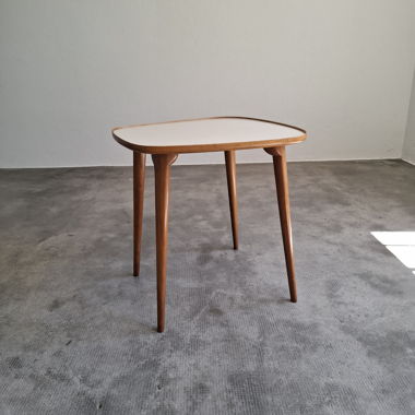 Asymmetrischer Vintage Couchtisch aus Formica und Nussbaum