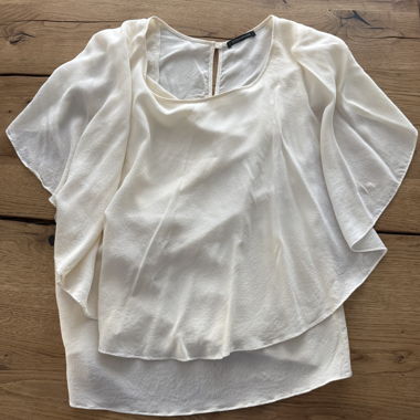 Blouse blanche à manches volantées