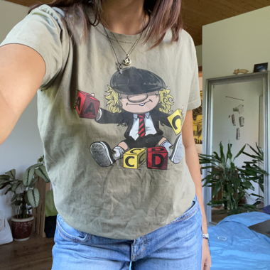 Green shirt with nice print🌠