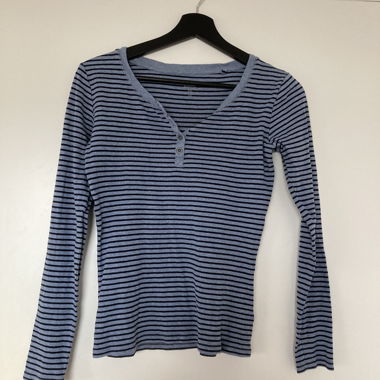 Top a righe blu
