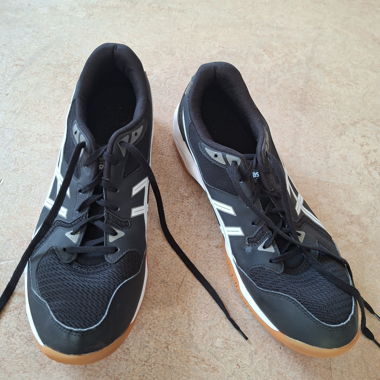 Asics Hallenschuhe schwarz