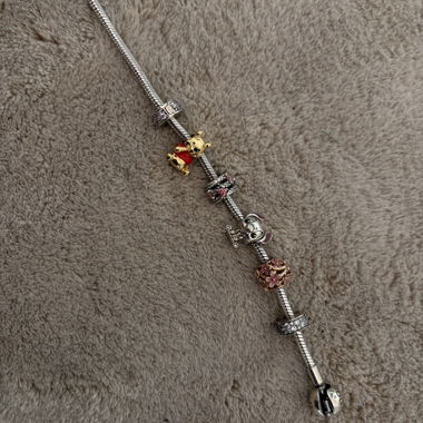 Pandora Charm-Armband mit Anhängern