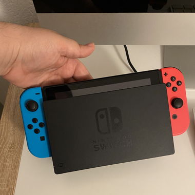 Nintendo Switch 1 avec manettes d’origine 