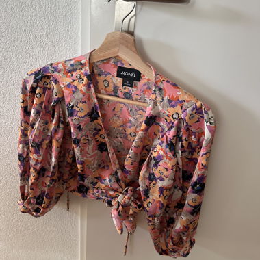Blouse portefeuille Monki à motif floral, taille 32