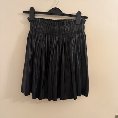 Jupe noire à plis