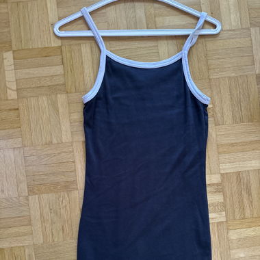 Schwarzes Kleid 