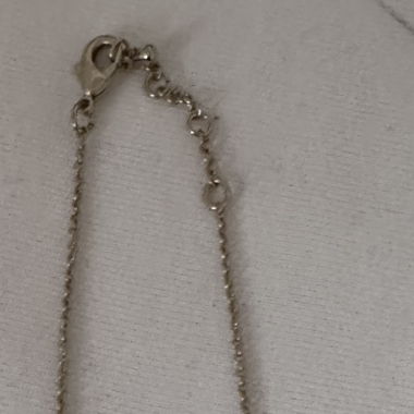 Collana con una piuma in oro