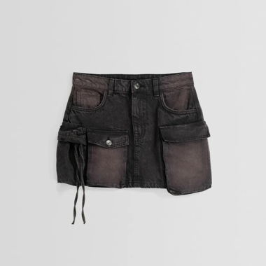Black mini skirt with pockets