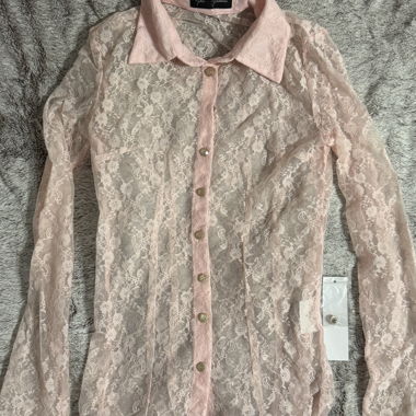 Blusa in pizzo rosa – Trasparente e attillata