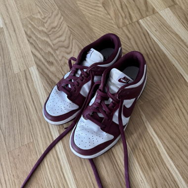 Nike Dunk Low Burgundy Crush, Gr. 37.5 