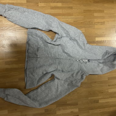 Felpa corta con zip Brandy Melville grigia