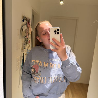 Sweatshirt