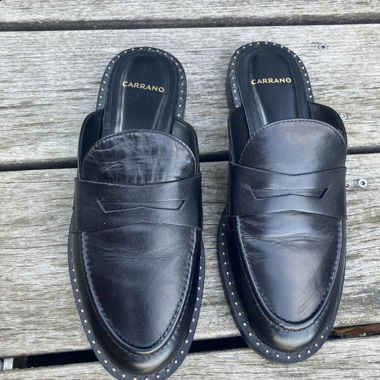  Schwarze Slippers