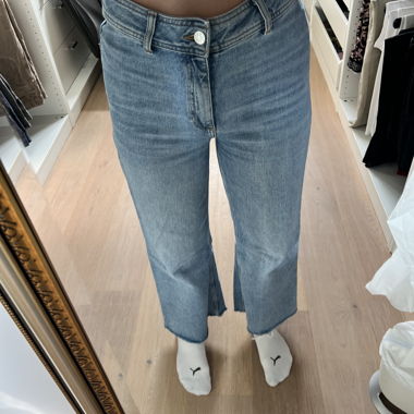 Hellblaue Jeans, Mango