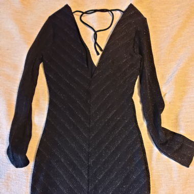 V-shape long sleeve dress