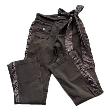 braune low-rise hose mit satin-details