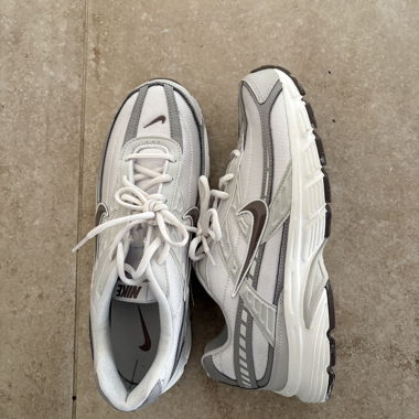 Nike Initiator