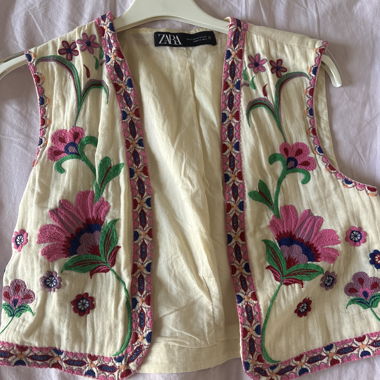 Zara bestickte Weste