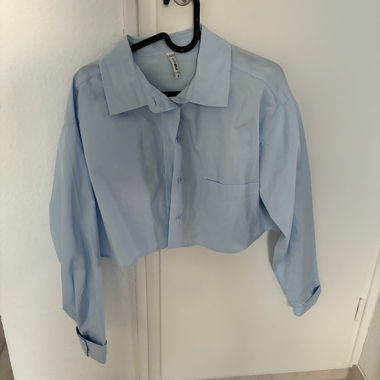 Blusa corta azzurro chiaro