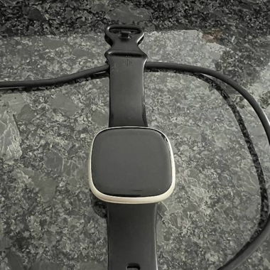 Fitbit Versa 3 gold (defekt)