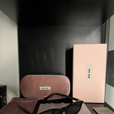 MiuMiu Sonnenbrille schwarz