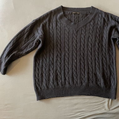 Dunkelblauer Pullover