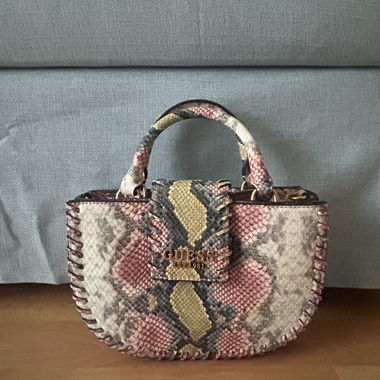 Sac porté épaule GUESS avec imprimé serpent