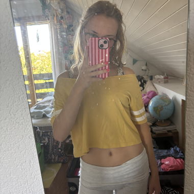 Top corto giallo a righe