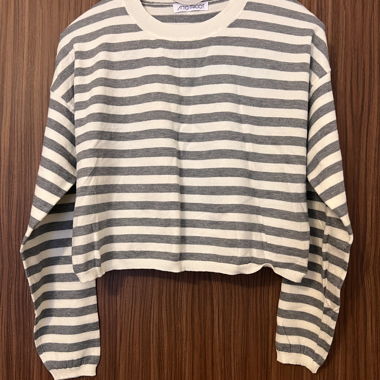 Maglione grigio a righe