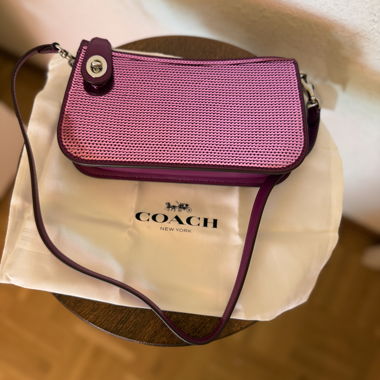 Borsa da sera Coach con paillettes viola/magenta