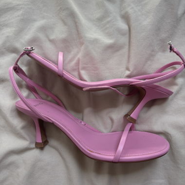 Pinke Riemchensandalen