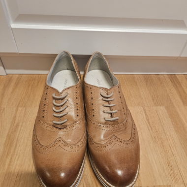 Chaussure à lacets en cuir marron