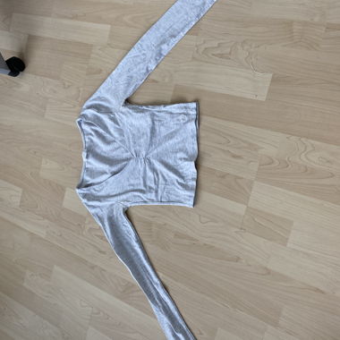 T-shirt gris à manches longues